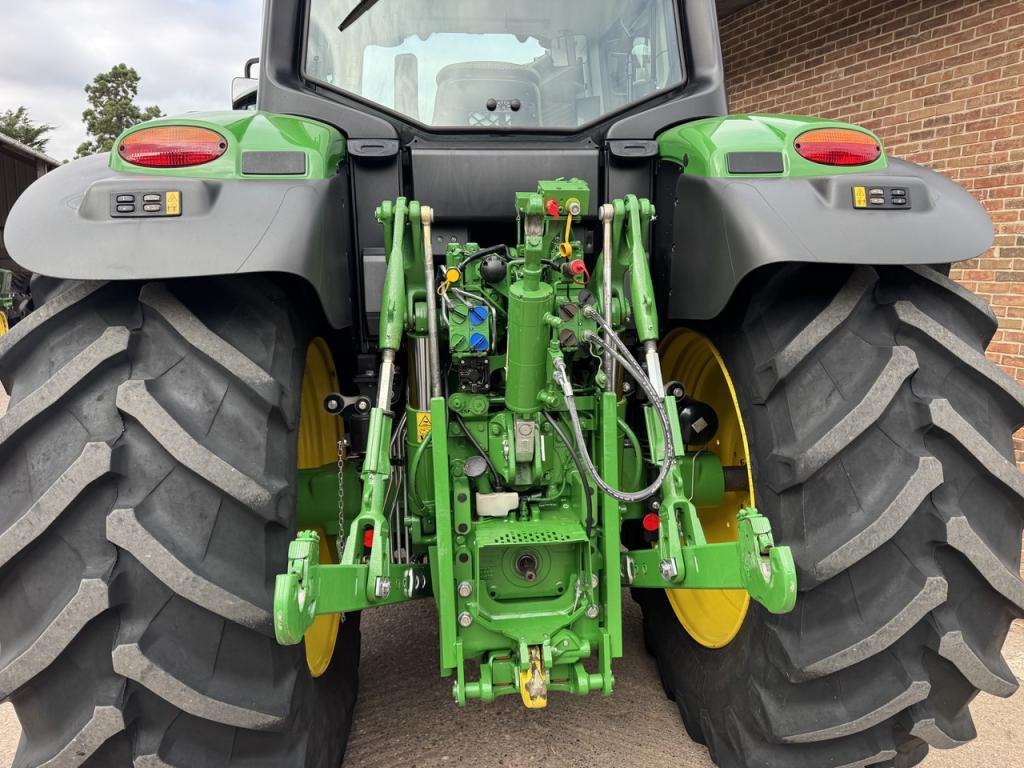 John Deere 6M 185
