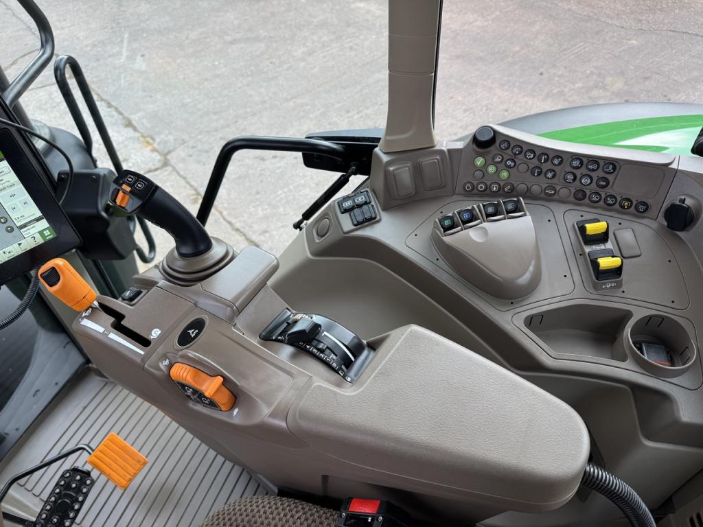 John Deere 6M 185