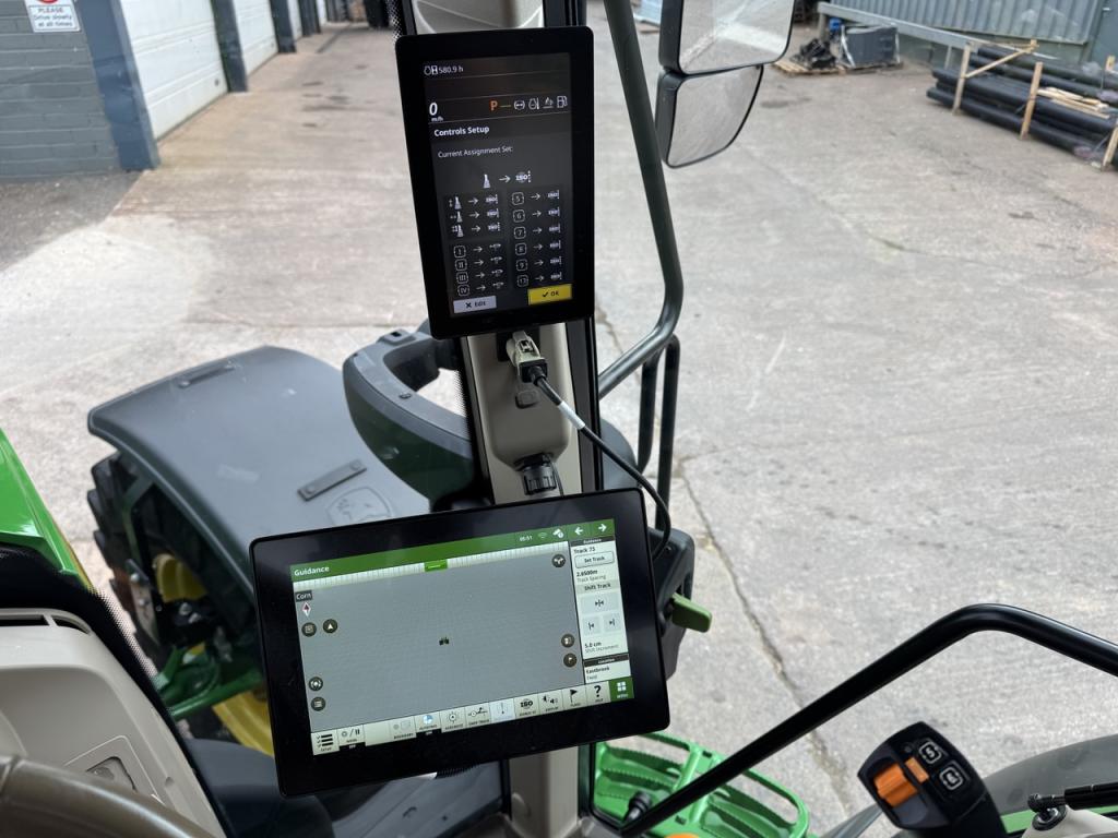 John Deere 6M 185