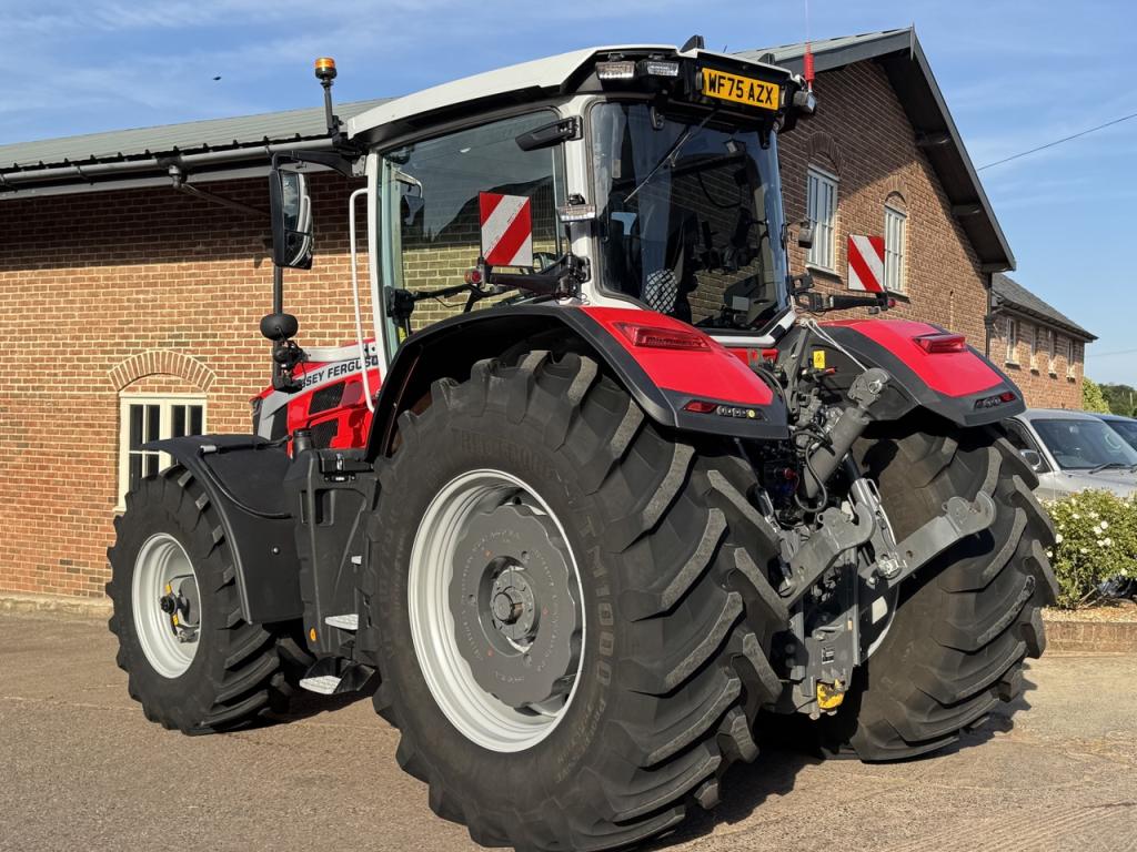 Massey Ferguson 8S.305