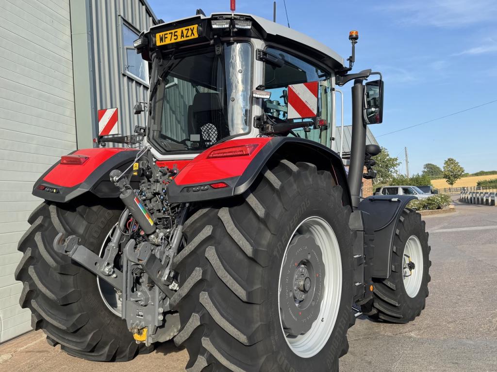 Massey Ferguson 8S.305