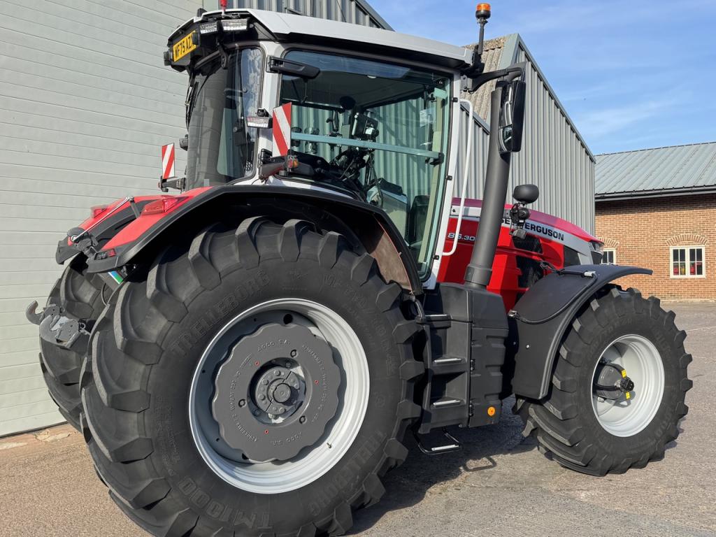 Massey Ferguson 8S.305