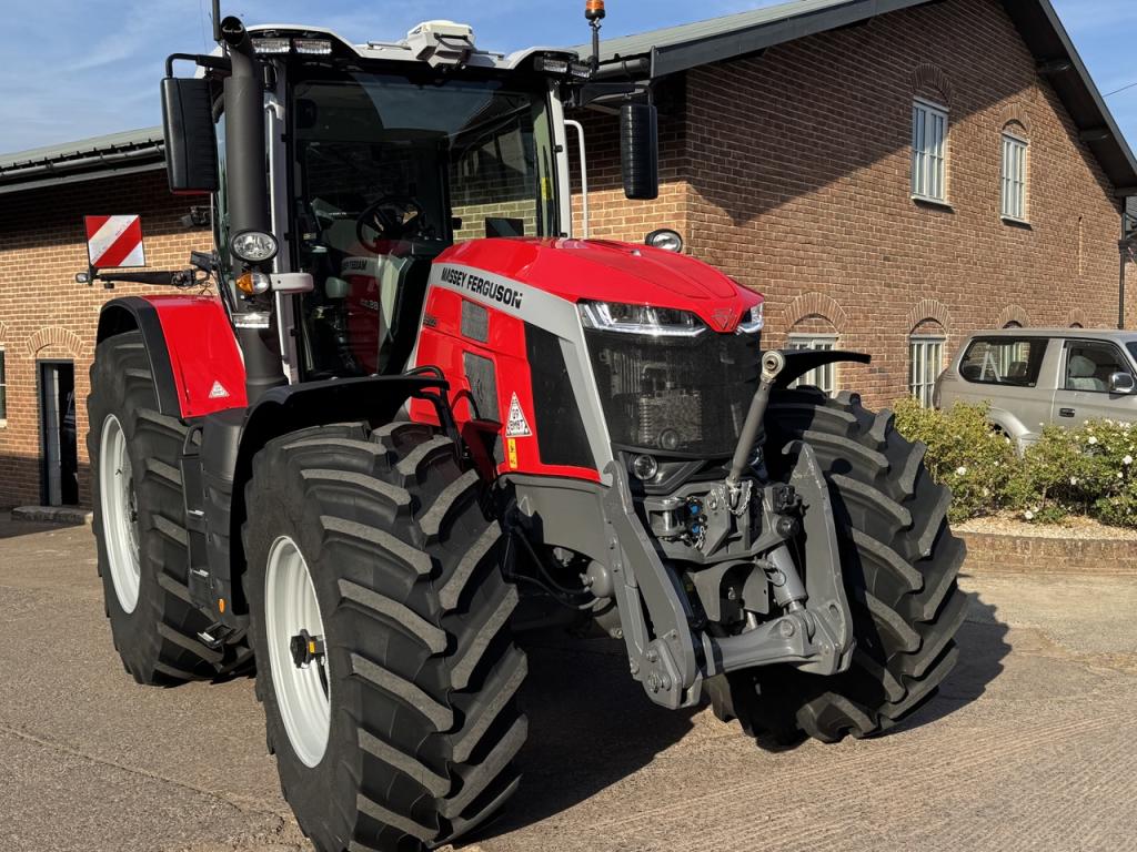 Massey Ferguson 8S.305