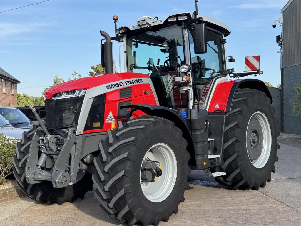Massey Ferguson 8S.305