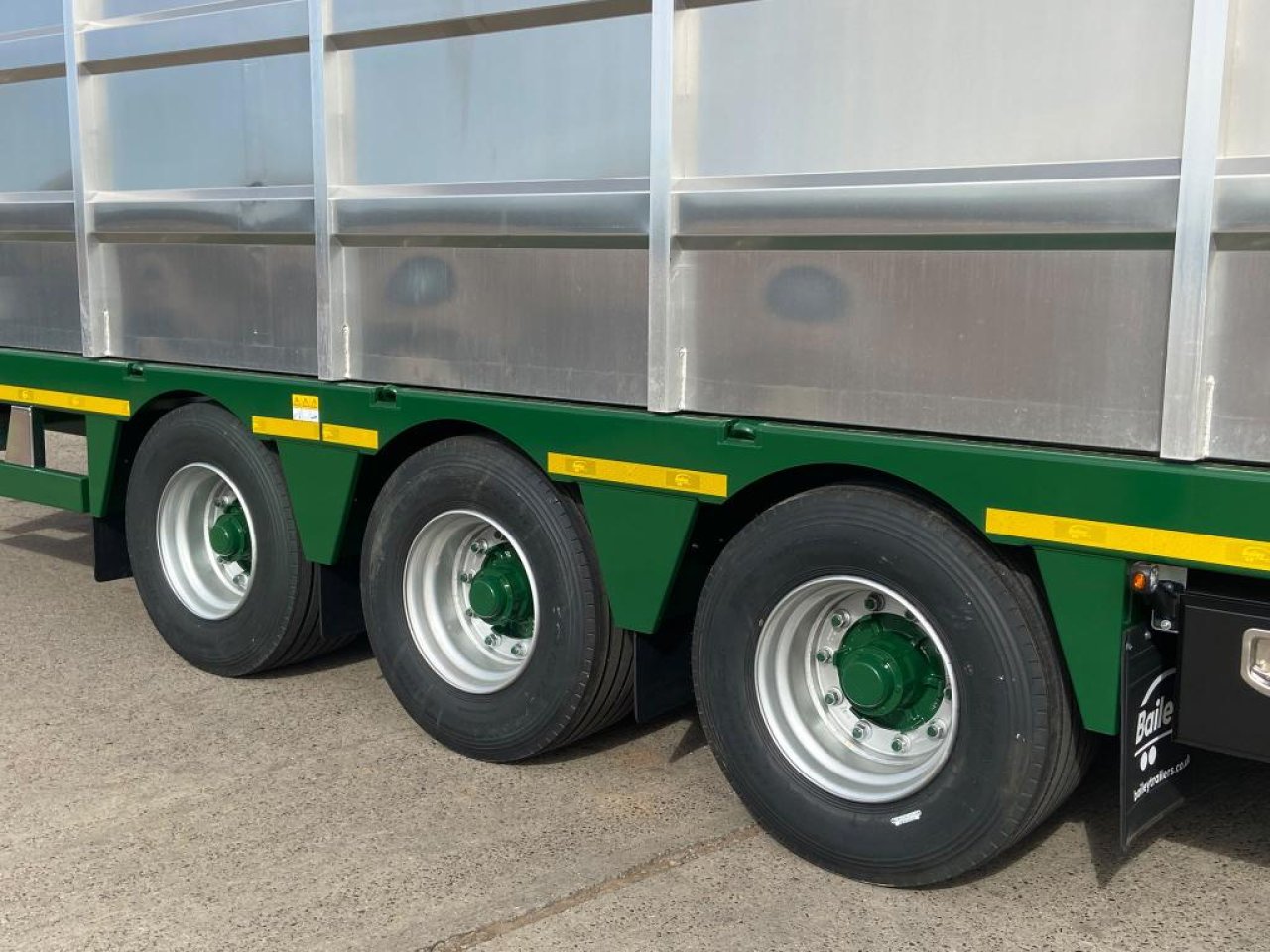 Bailey 20 ton flat deck loader livestock trailer