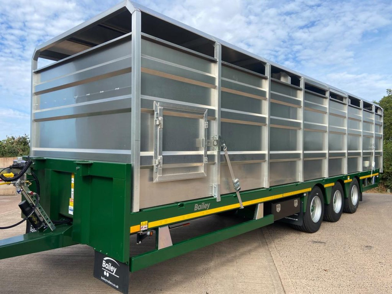 Bailey 20 ton flat deck loader livestock trailer