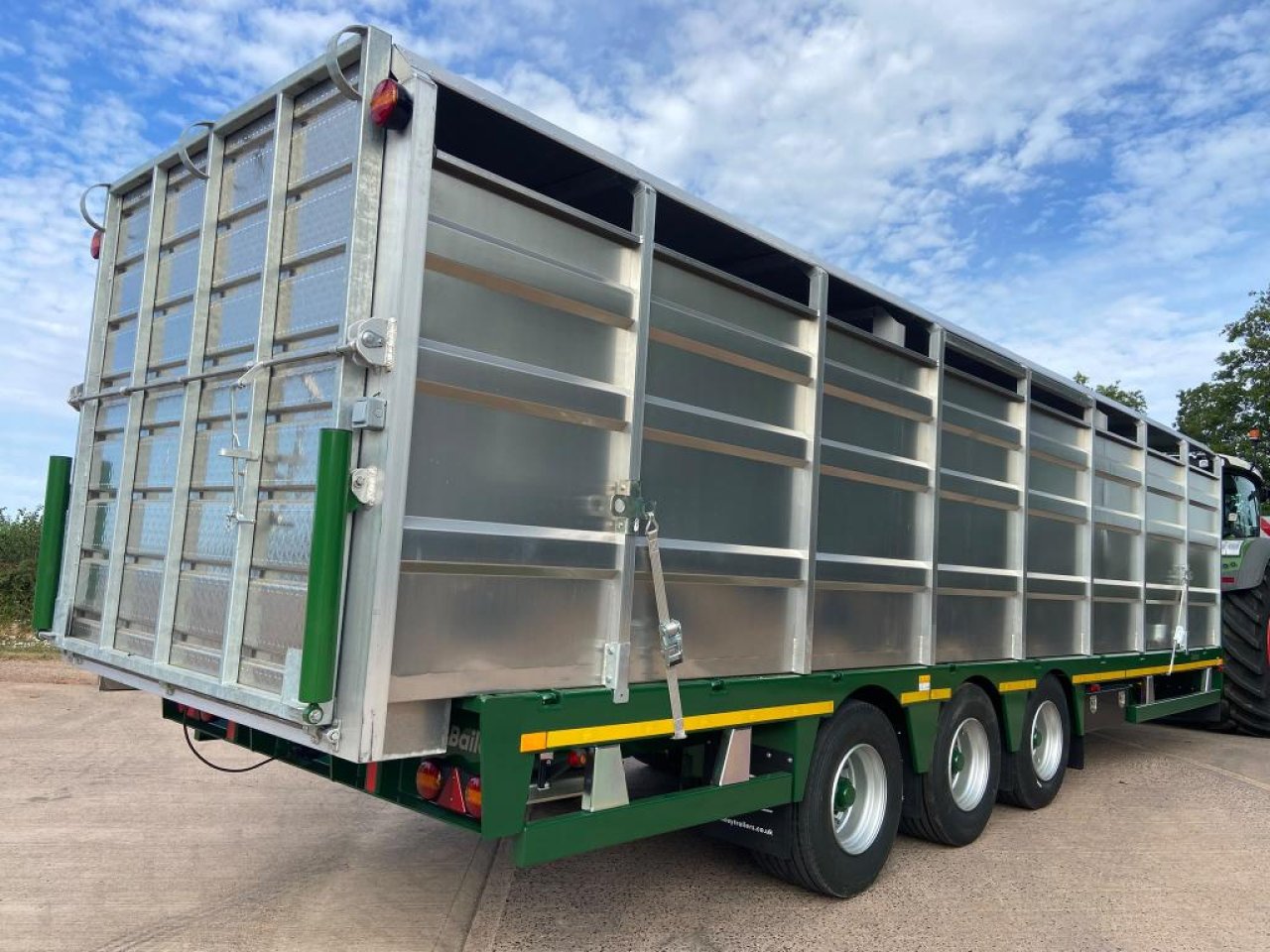 Bailey 20 ton flat deck loader livestock trailer