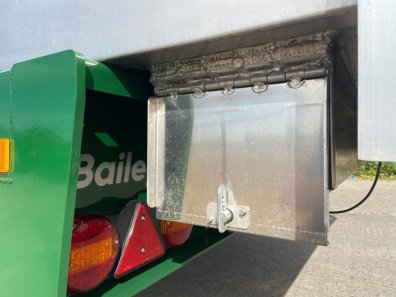 Bailey 20 ton flat deck loader livestock trailer