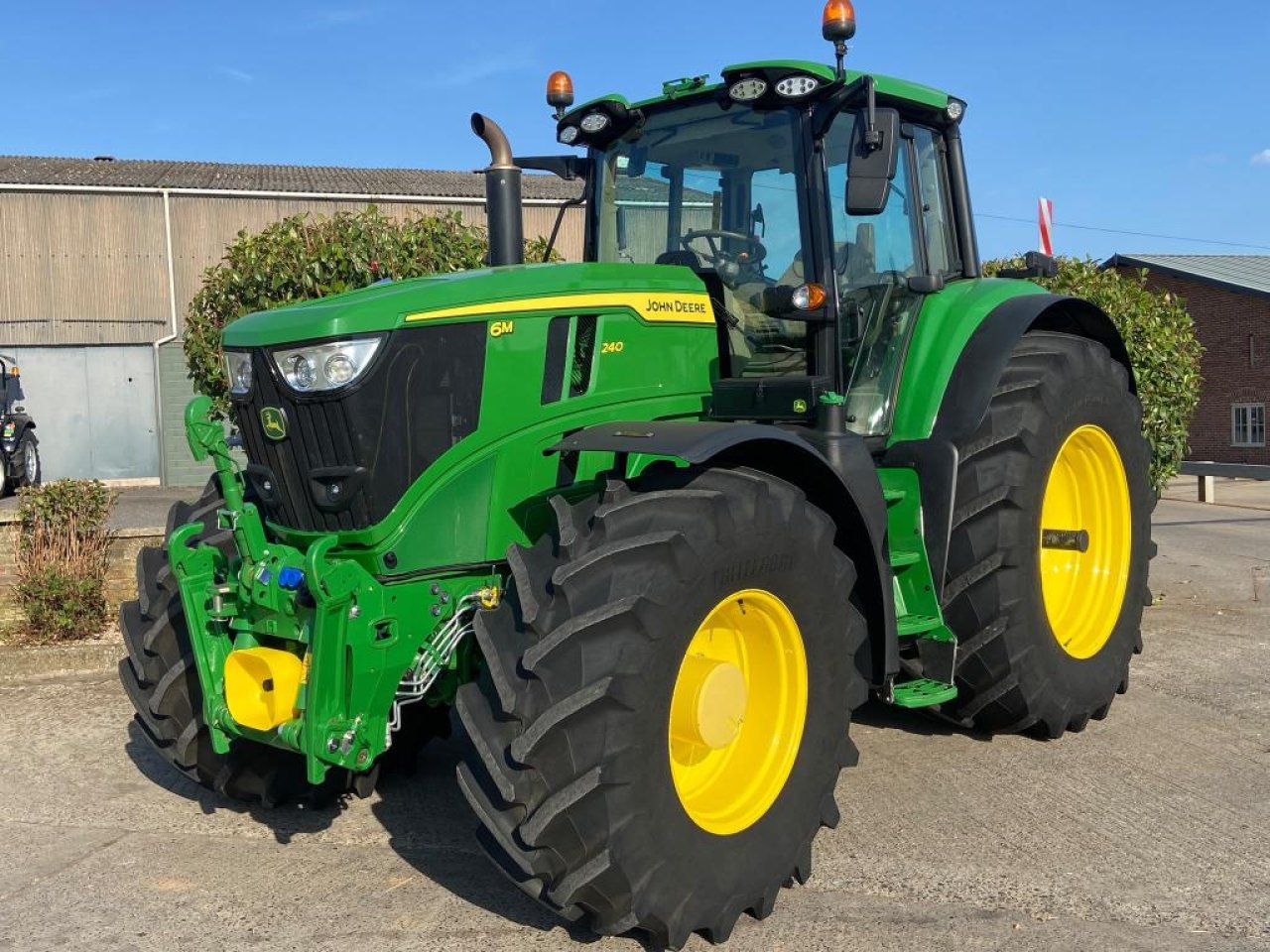 John Deere 6M 240