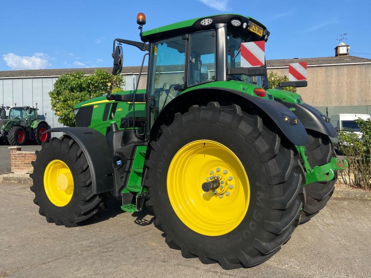 John Deere 6M 240
