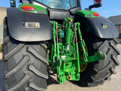 John Deere 6M 240