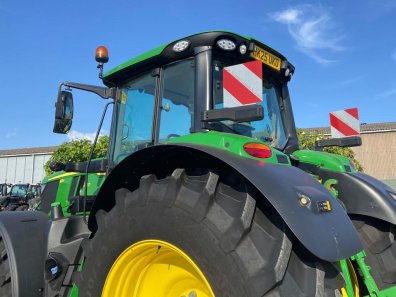John Deere 6M 240
