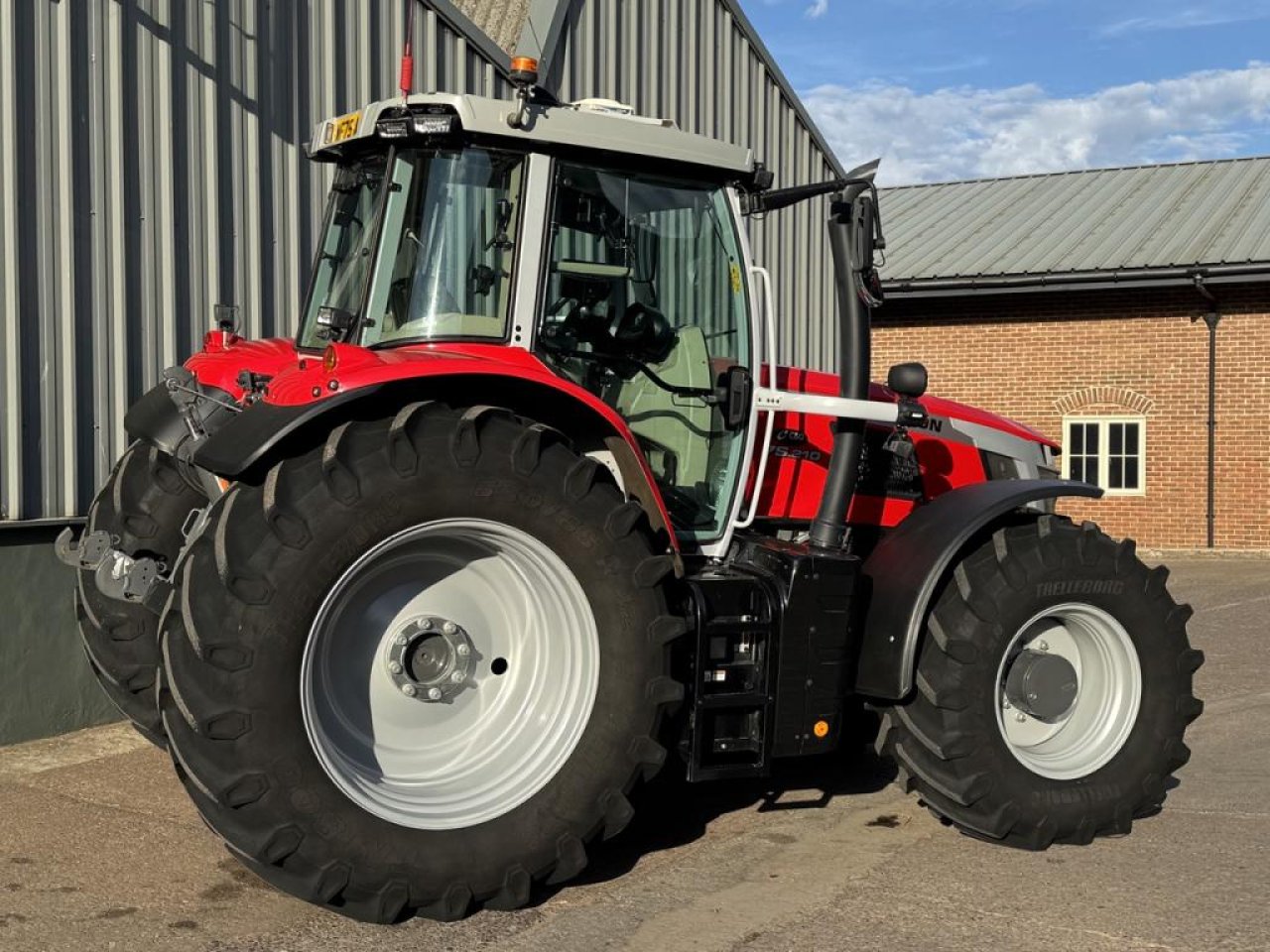 Massey Ferguson 7S.210 Exclusive