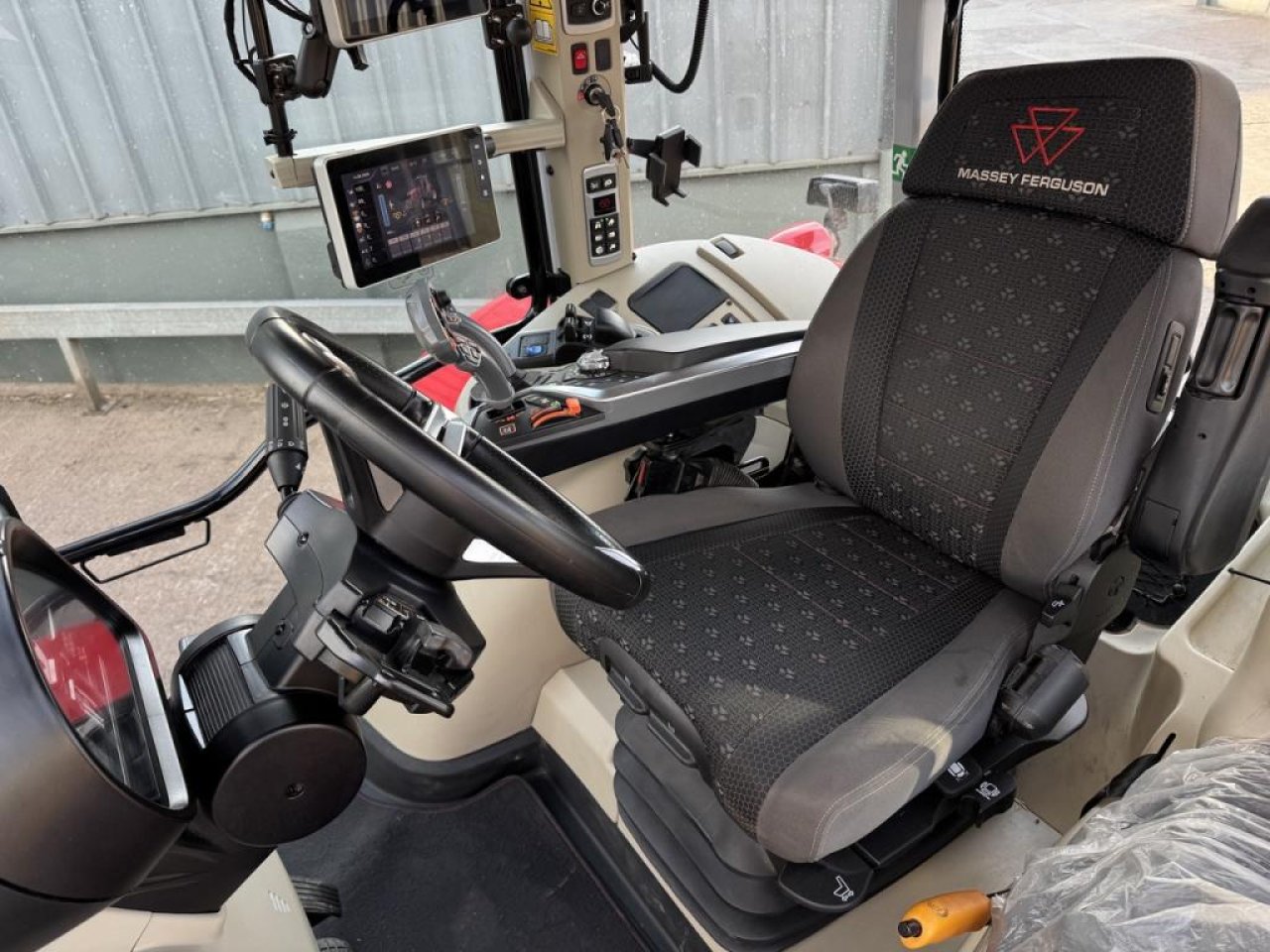 Massey Ferguson 7S.210 Exclusive