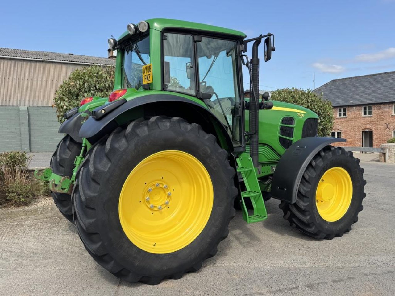 John Deere 7530
