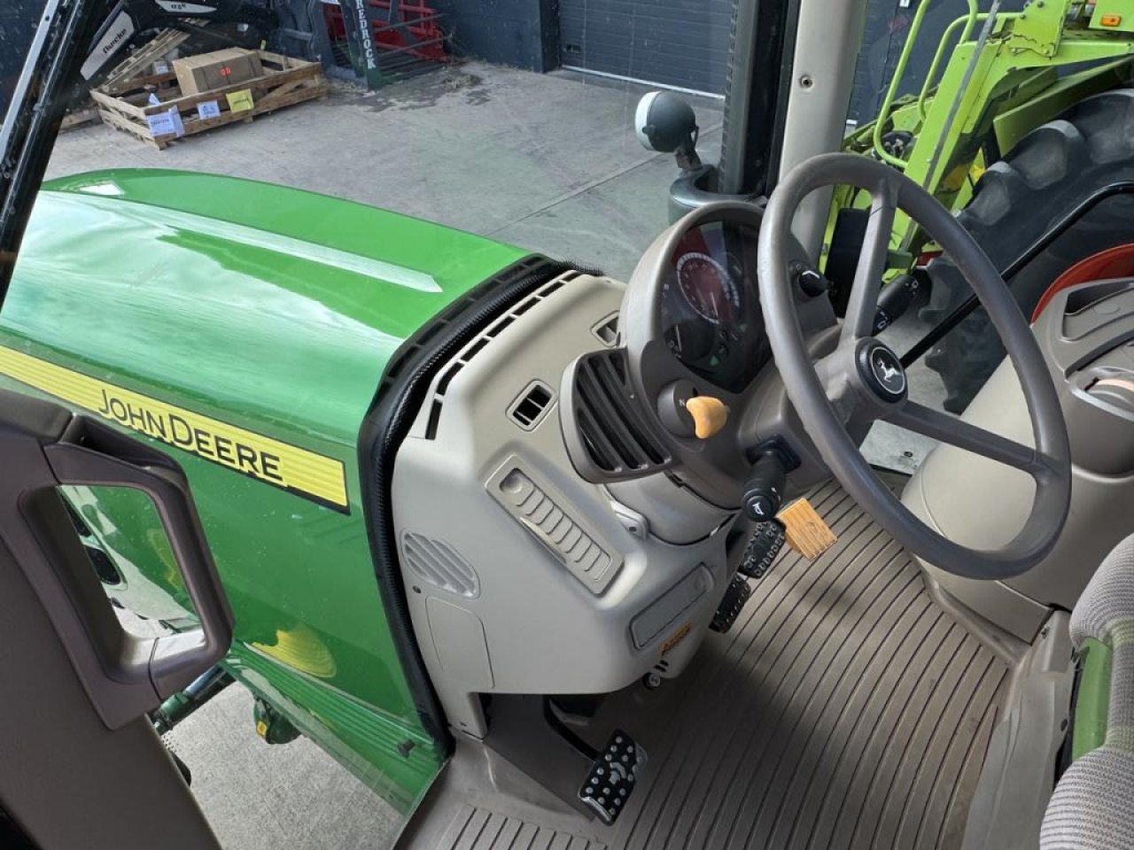 John Deere 7530