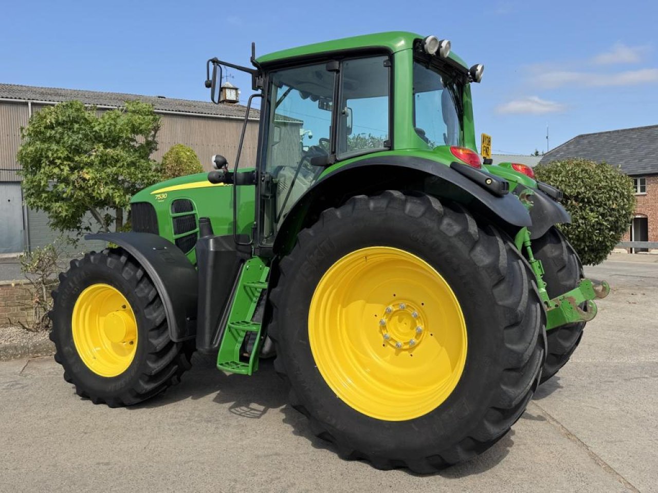 John Deere 7530