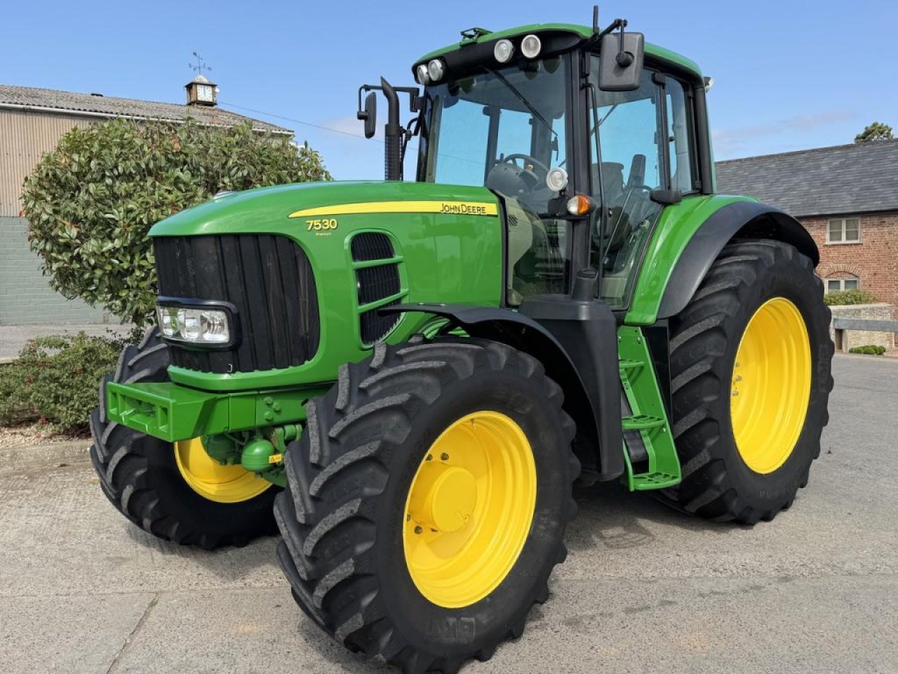 John Deere 7530