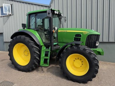 John Deere 7530