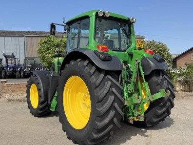 John Deere 7530