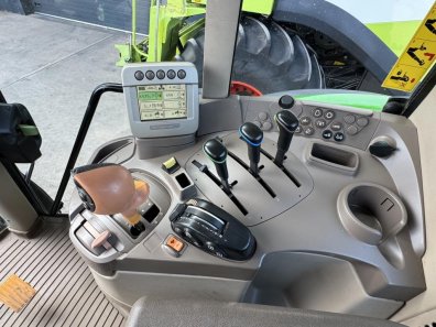 John Deere 7530