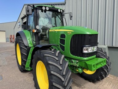 John Deere 7530