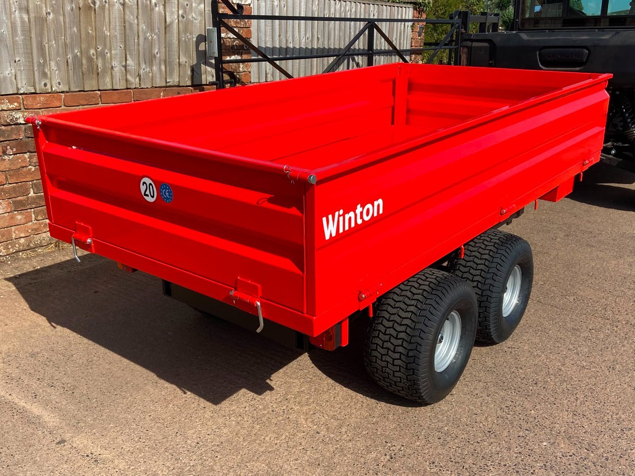 Winton 2 ton tipping trailer