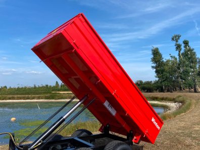Winton 2 ton tipping trailer