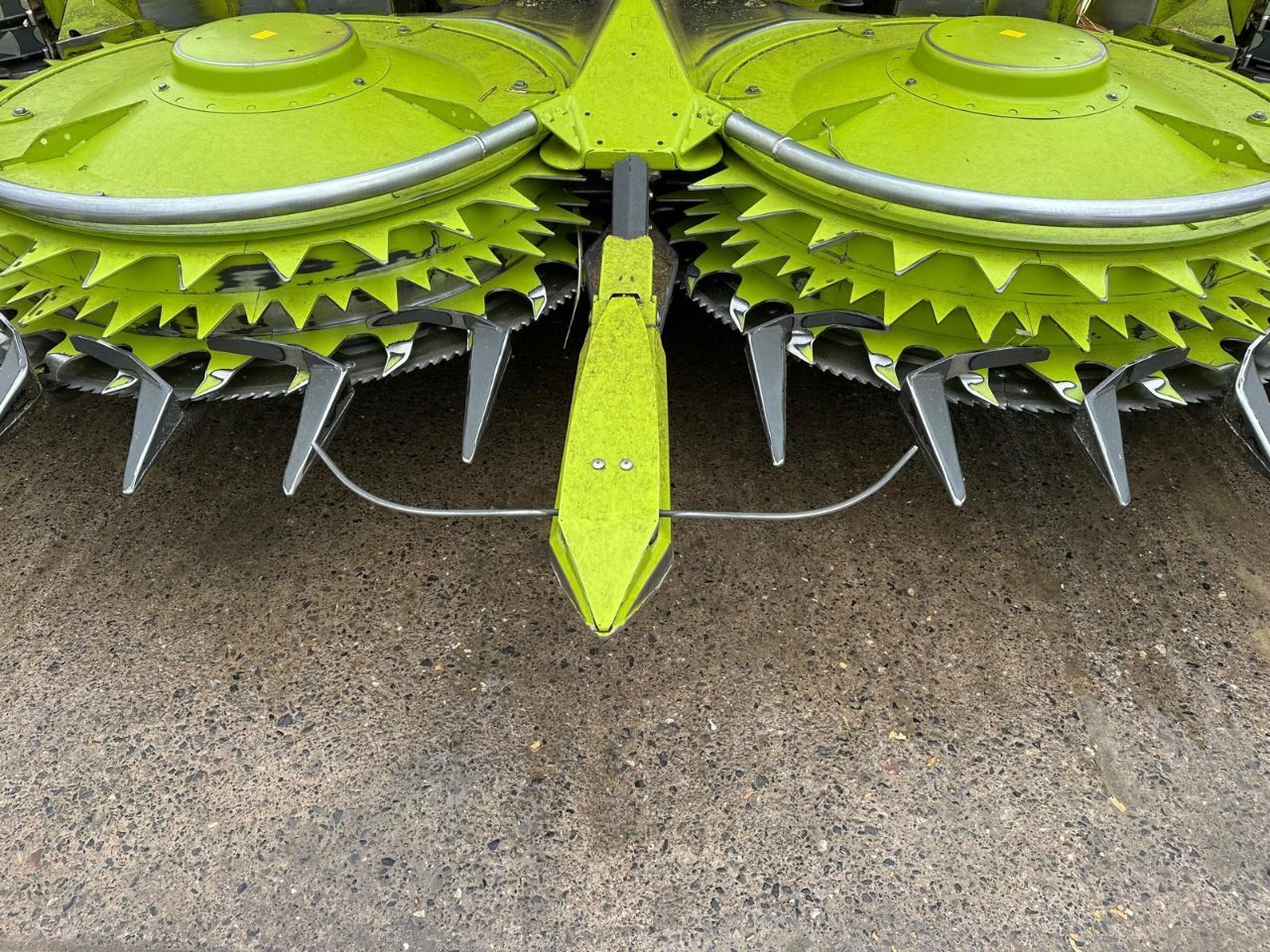 Claas Orbis 750 10 row maize header
