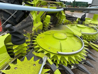 Claas Orbis 750 10 row maize header