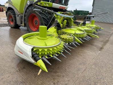 Claas Orbis 750 10 row maize header