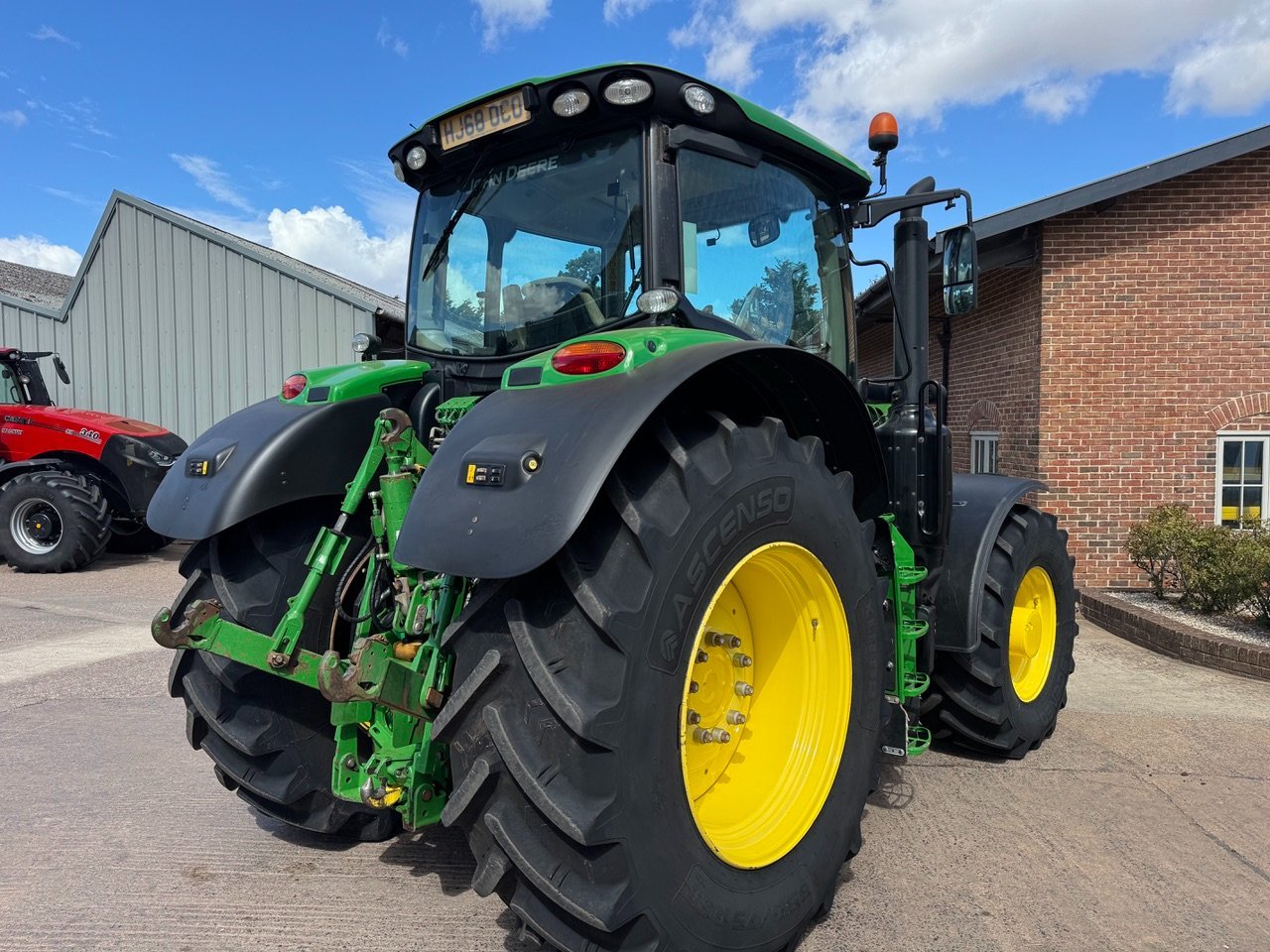 John Deere 6215R