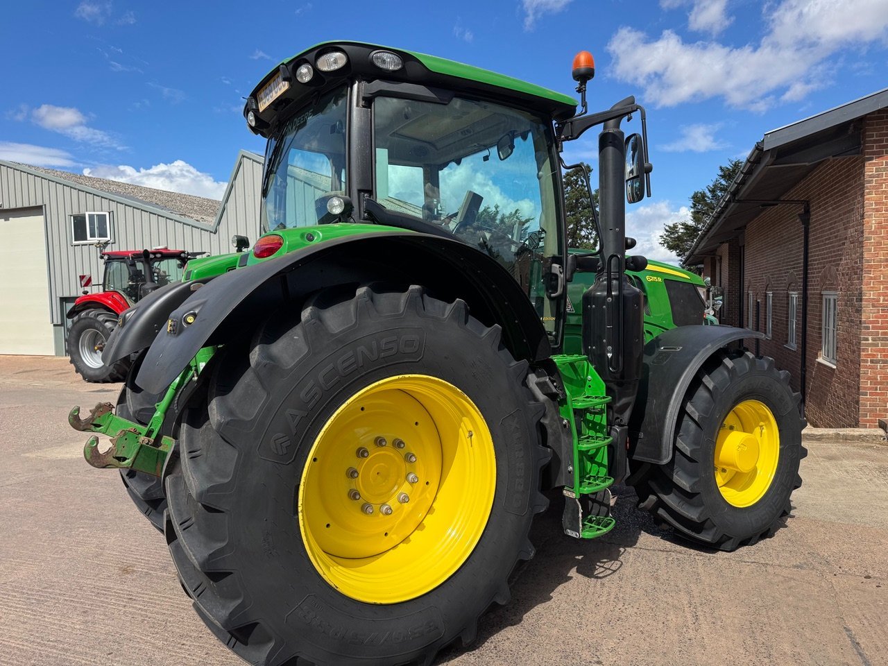 John Deere 6215R