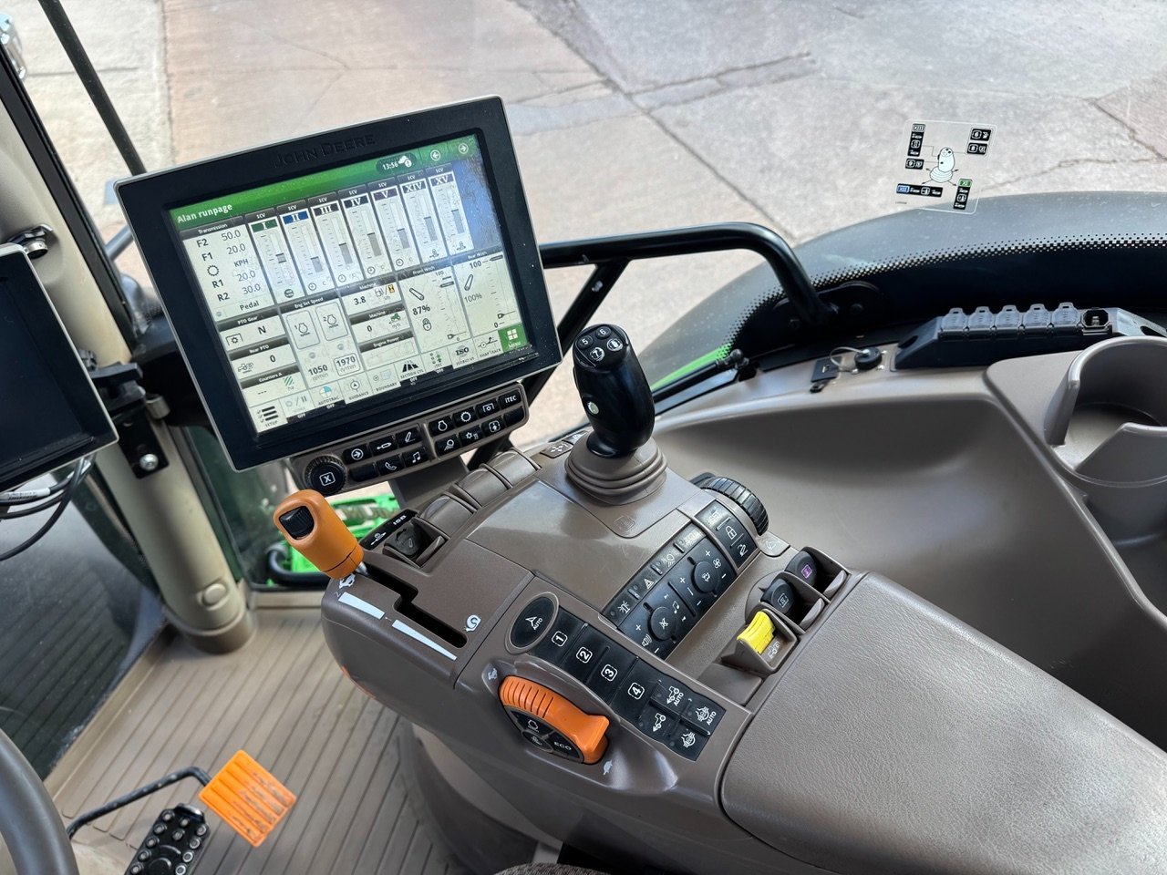 John Deere 6215R