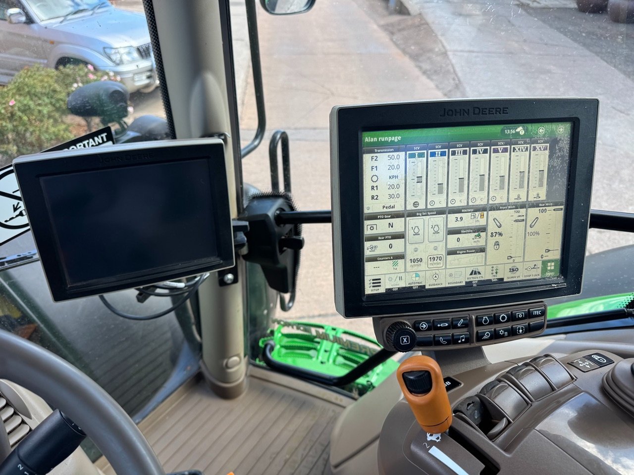 John Deere 6215R