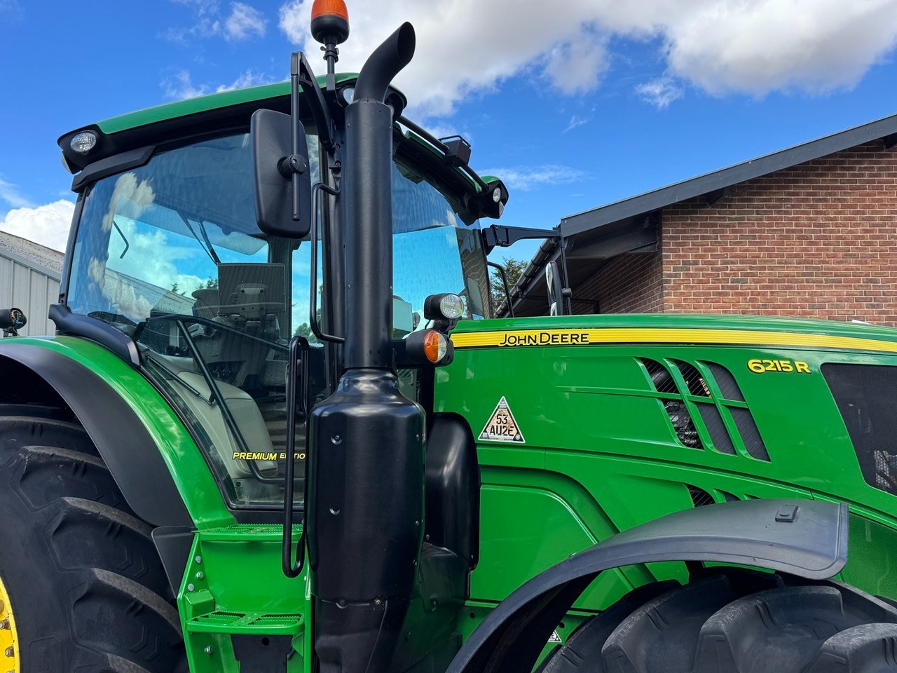 John Deere 6215R