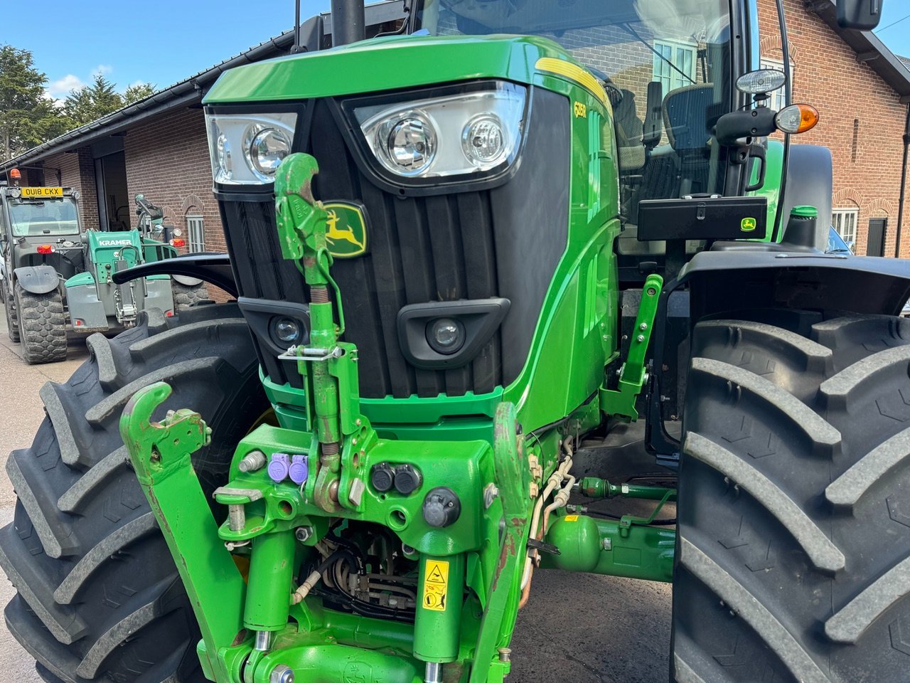 John Deere 6215R