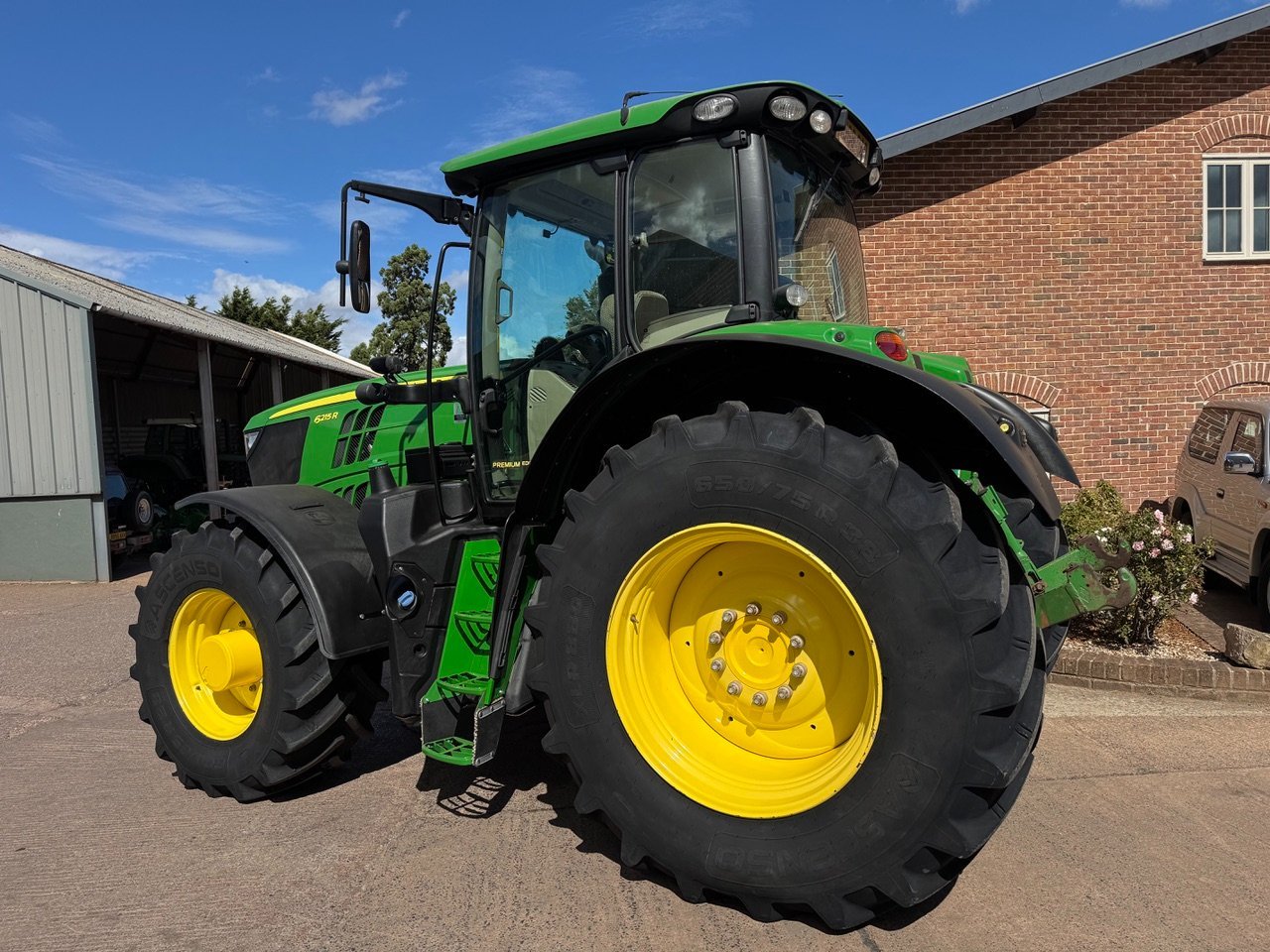 John Deere 6215R