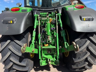 John Deere 6215R