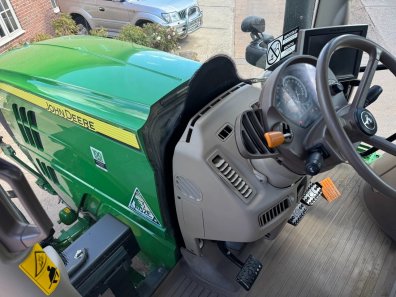 John Deere 6215R