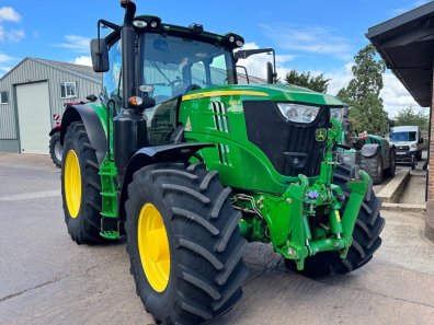John Deere 6215R