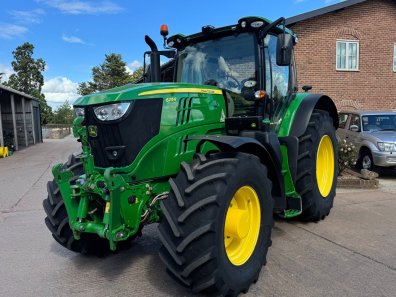 John Deere 6215R