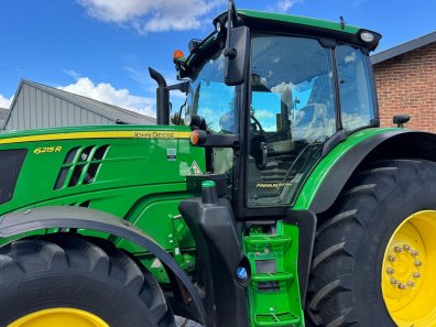 John Deere 6215R