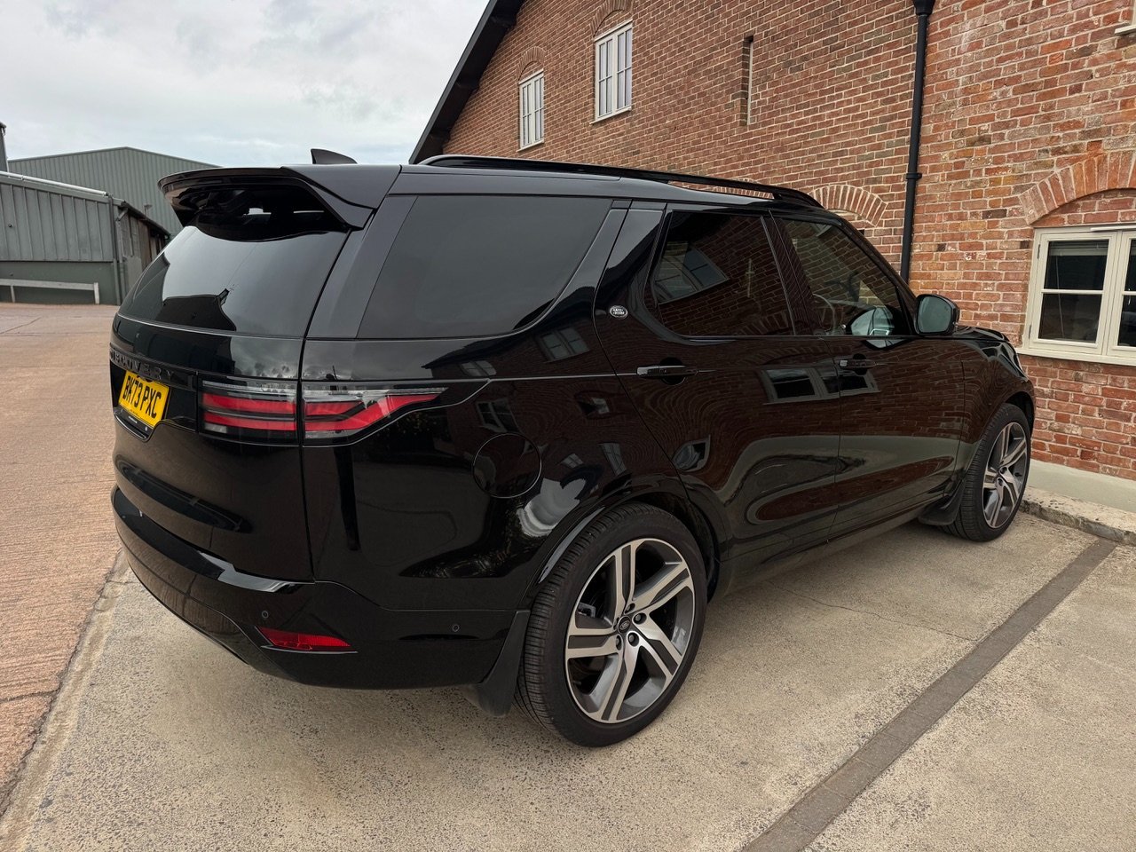 Land Rover Discovery HSE R-Dynamic Commercial D300