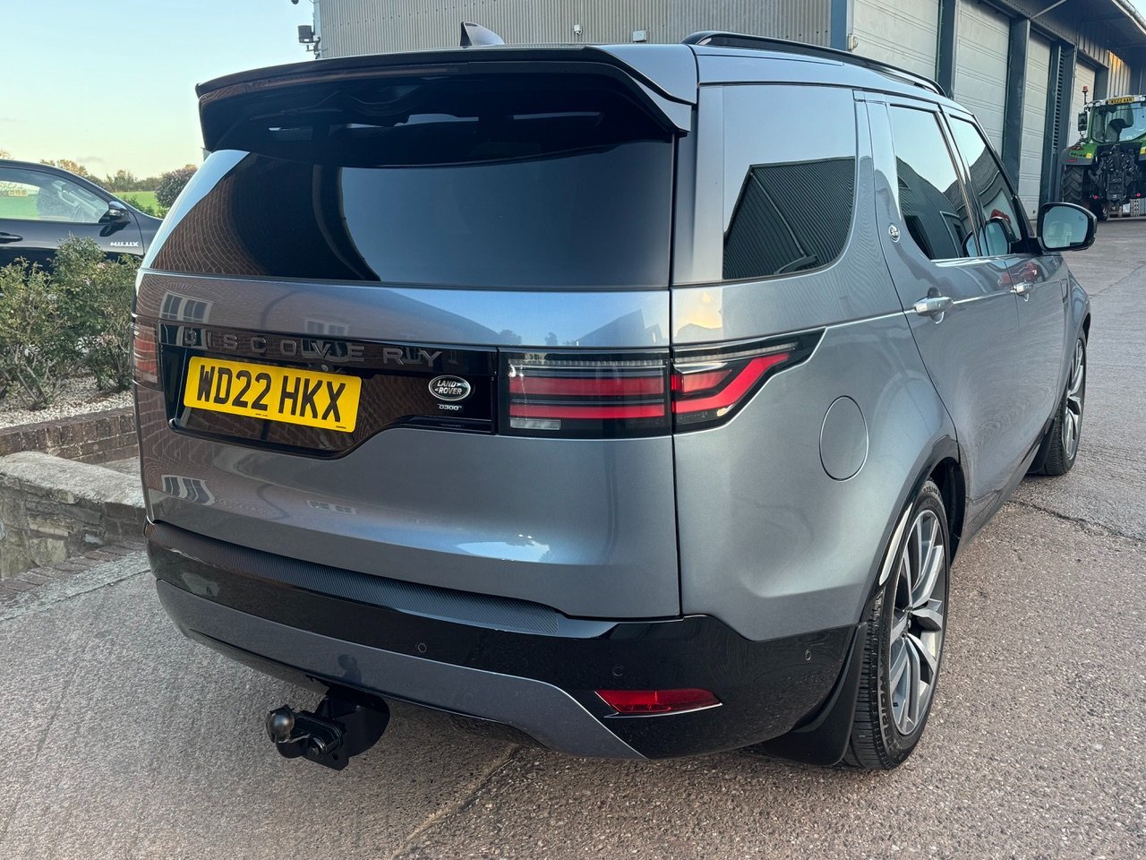 Land Rover Discovery SE R-Dynamic commercial D300