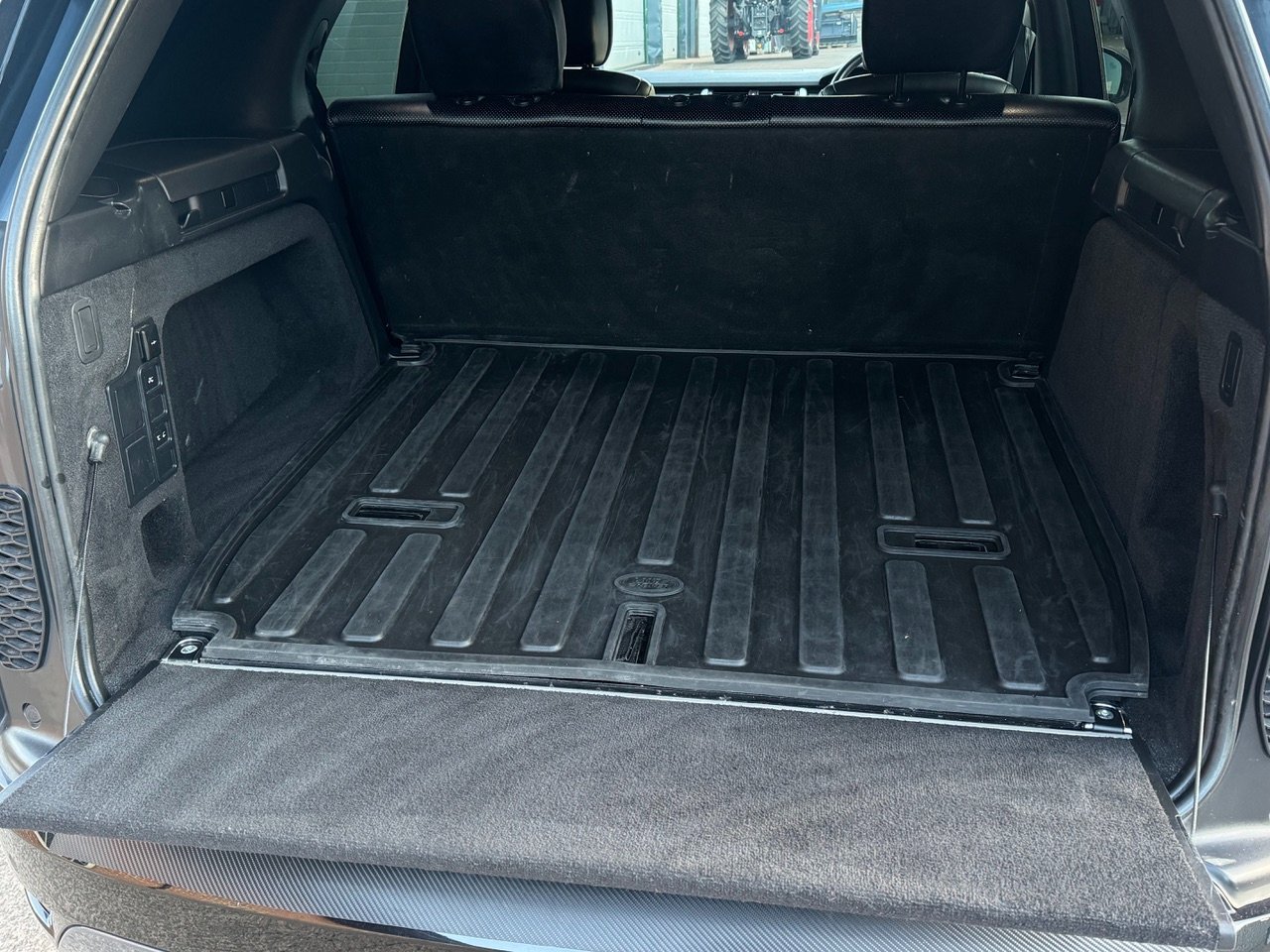 Land Rover Discovery SE R-Dynamic commercial D300