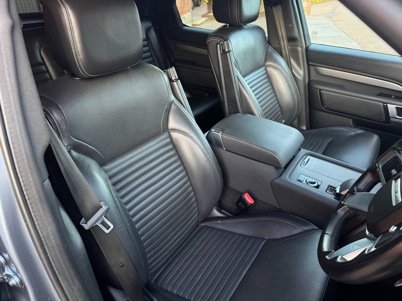 Land Rover Discovery SE R-Dynamic commercial D300