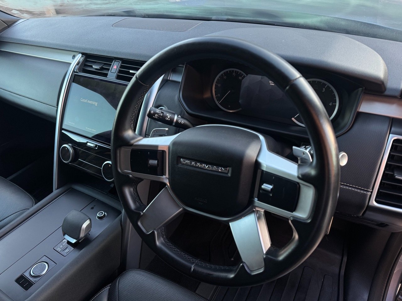 Land Rover Discovery SE R-Dynamic commercial D300