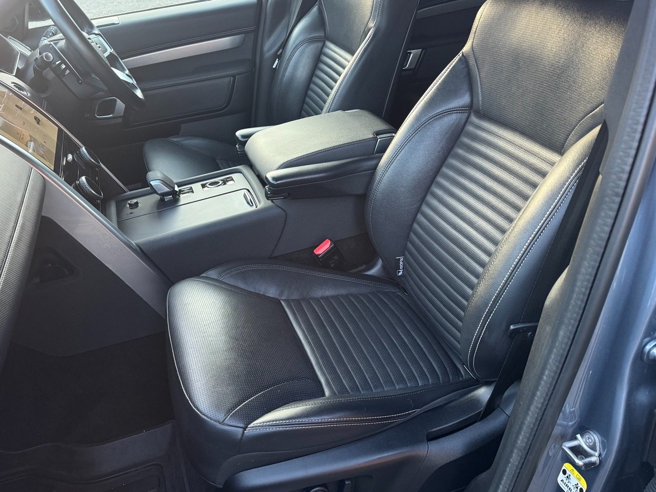 Land Rover Discovery SE R-Dynamic commercial D300