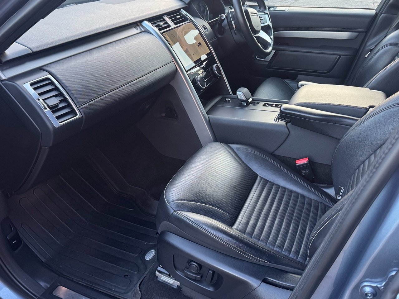 Land Rover Discovery SE R-Dynamic commercial D300